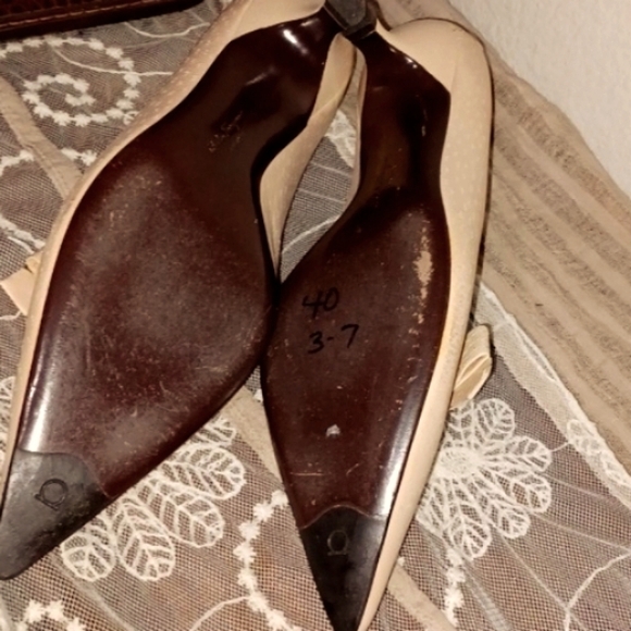 Salvatore Ferragamo pre-loved pumps - Picture 11 of 13
